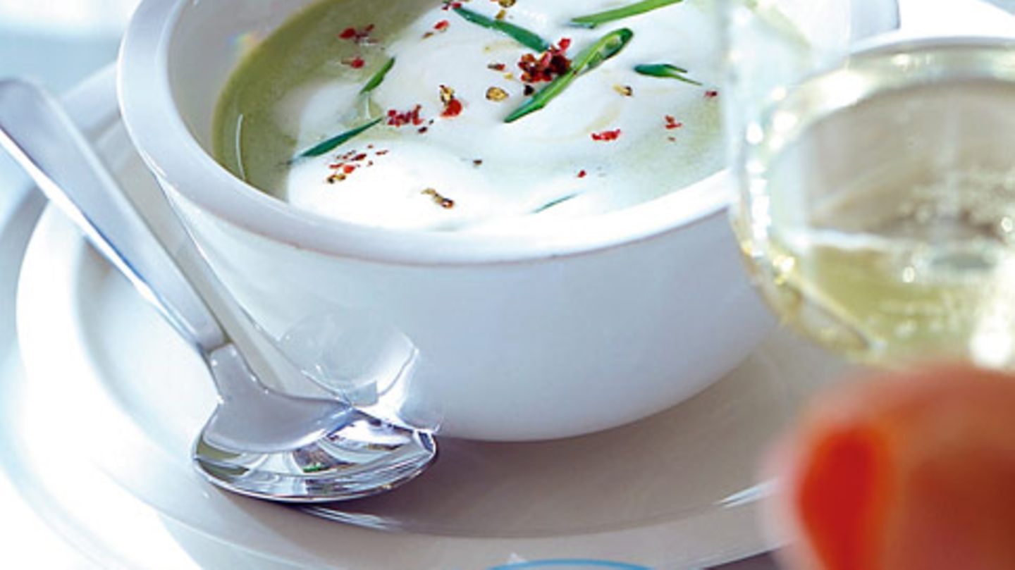 Zuckerschotensuppe mit Zitronensahne Rezept