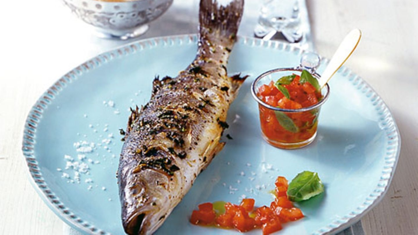 Loup de Mer mit Tomaten-Aprikosen-Salsa Rezept - [ESSEN UND TRINKEN]