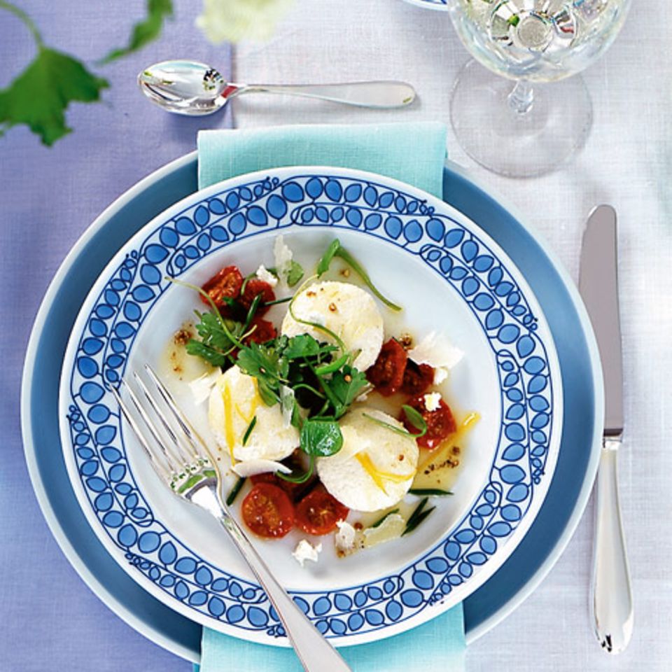 Quarkklößchen mit Ofentomaten Rezept - [ESSEN UND TRINKEN]