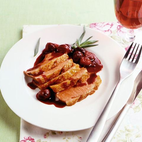 Gebratene Entenbrust mit Sauerkirschen