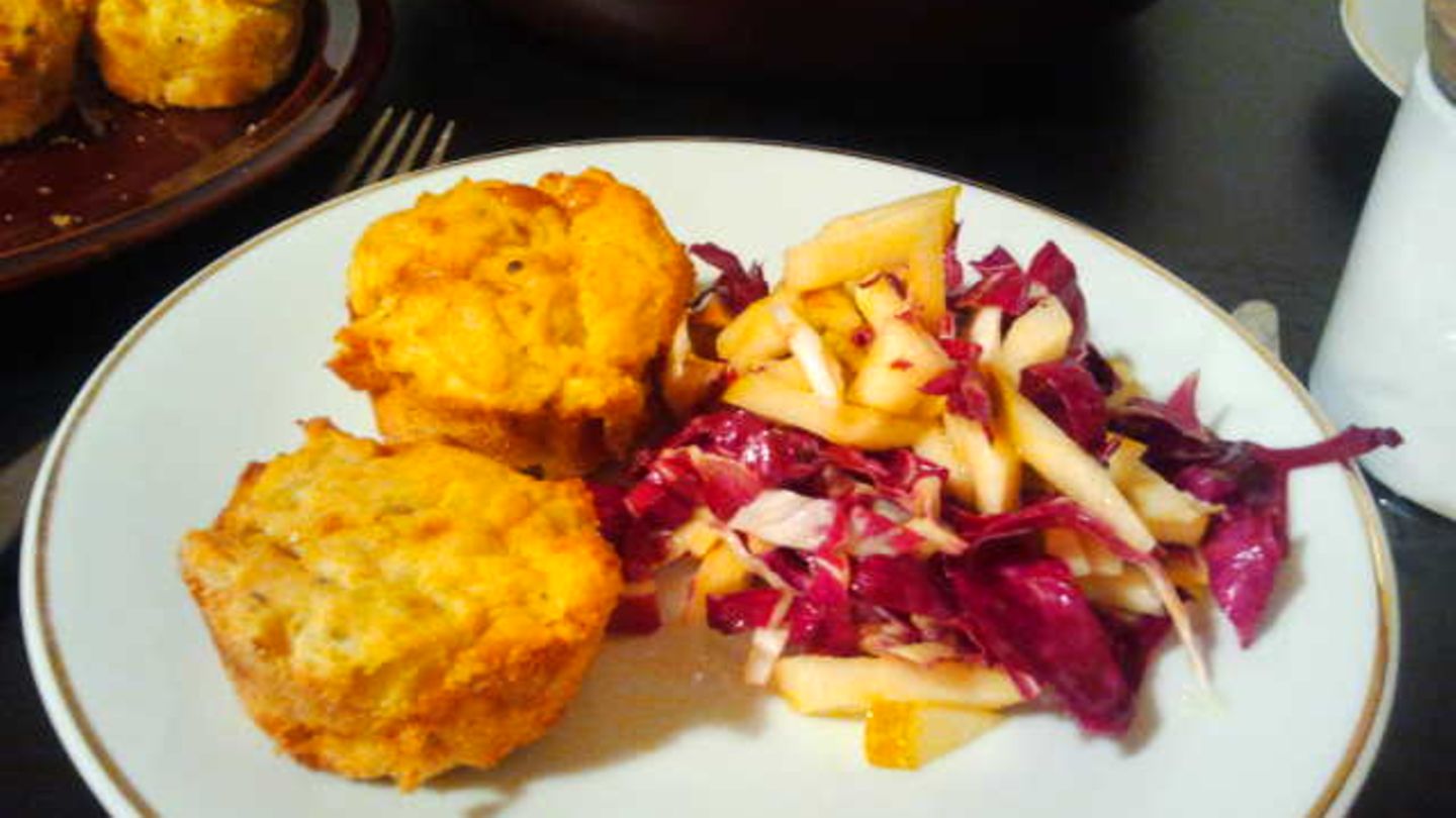 Pikante Muffins mit Radicchio-Birnen-Salat Rezept - [ESSEN UND TRINKEN]