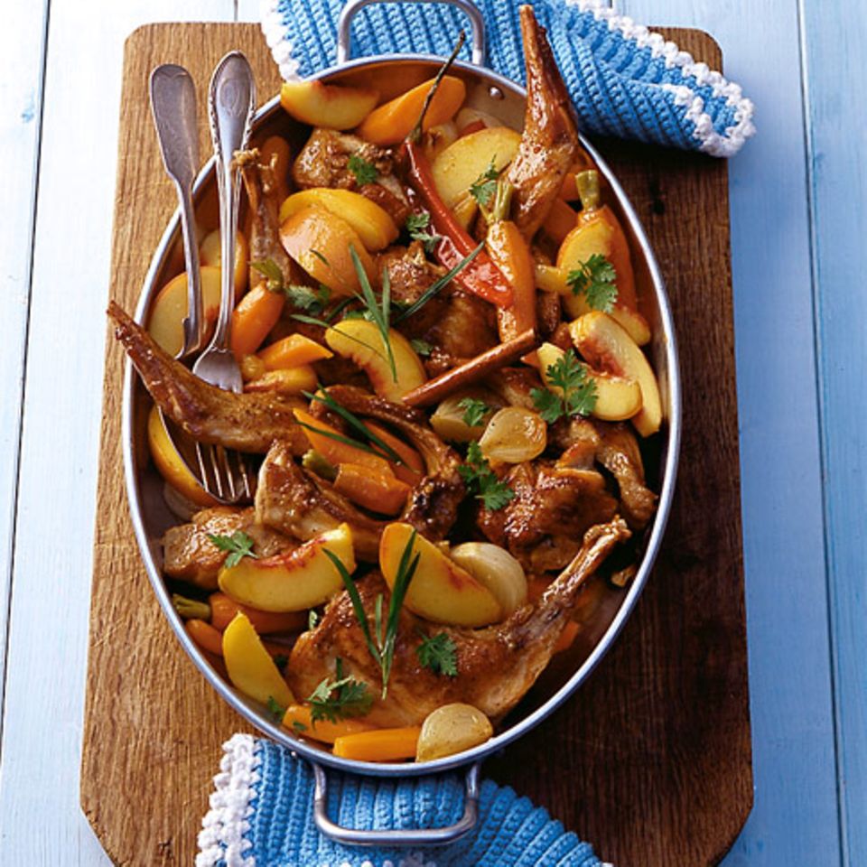 Kaninchen mit Pfirsichen