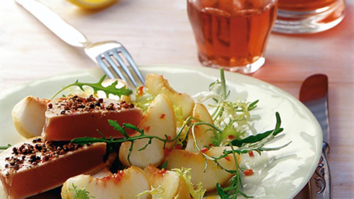 Pfirsichsalat mit Thunfischfilet Rezept - [ESSEN UND TRINKEN]