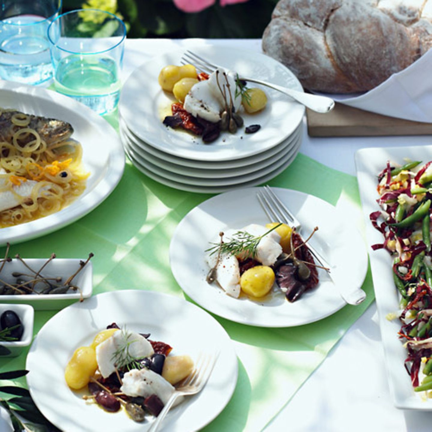 Seeteufel mit Oliven und Kapernäpfeln