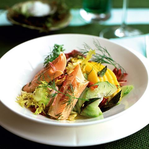 Mango-Gurken-Salat mit Saibling