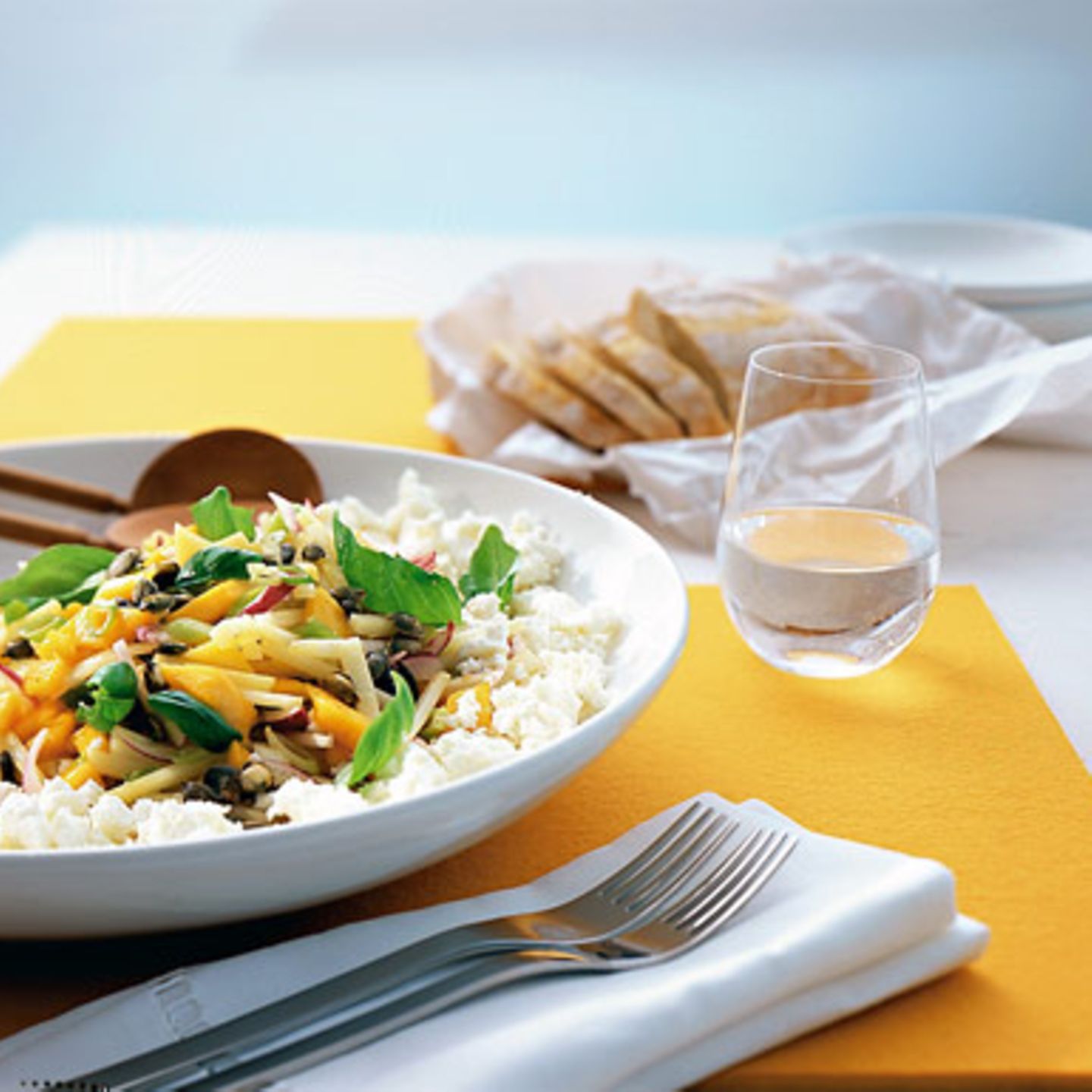Steckrüben-Mango-Salat