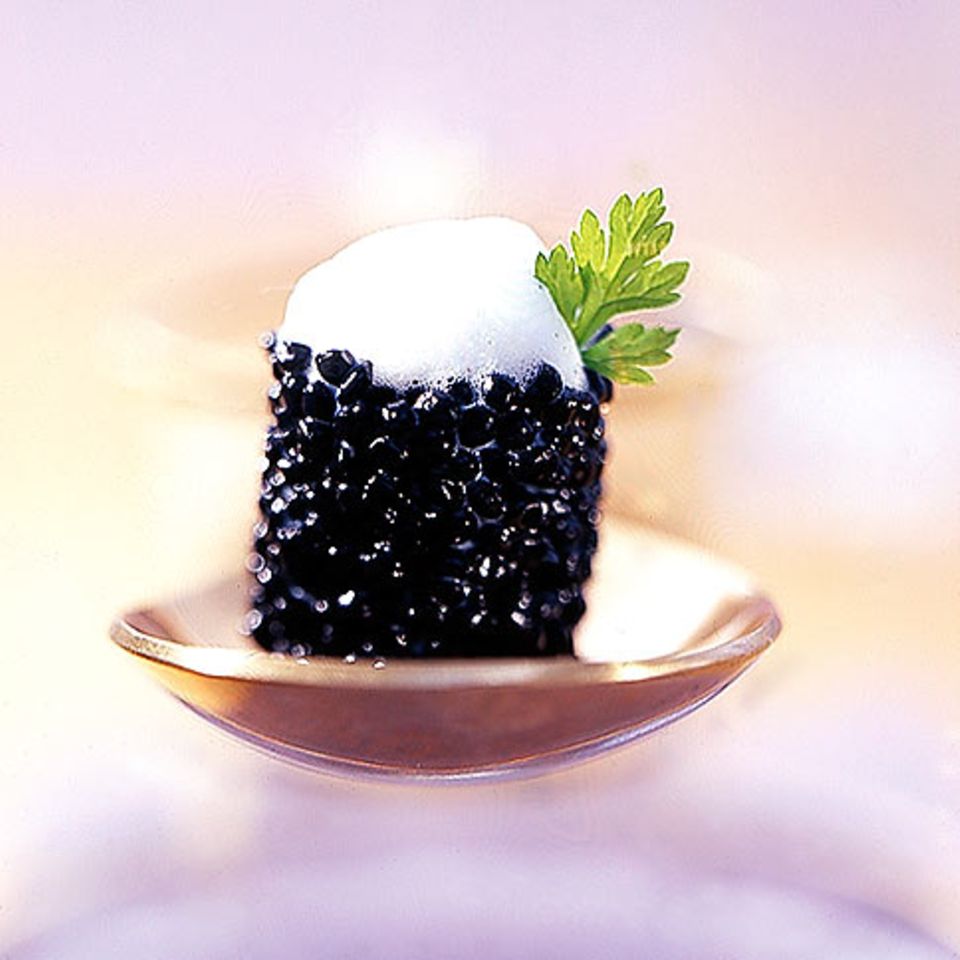 Algenkaviar mit Kerbelschaum