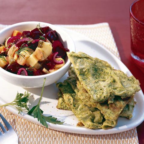 Rote-Bete-Kartoffelsalat mit Kräuterrührei