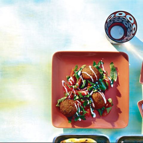 Falafel mit Tomaten-Petersilien-Salat