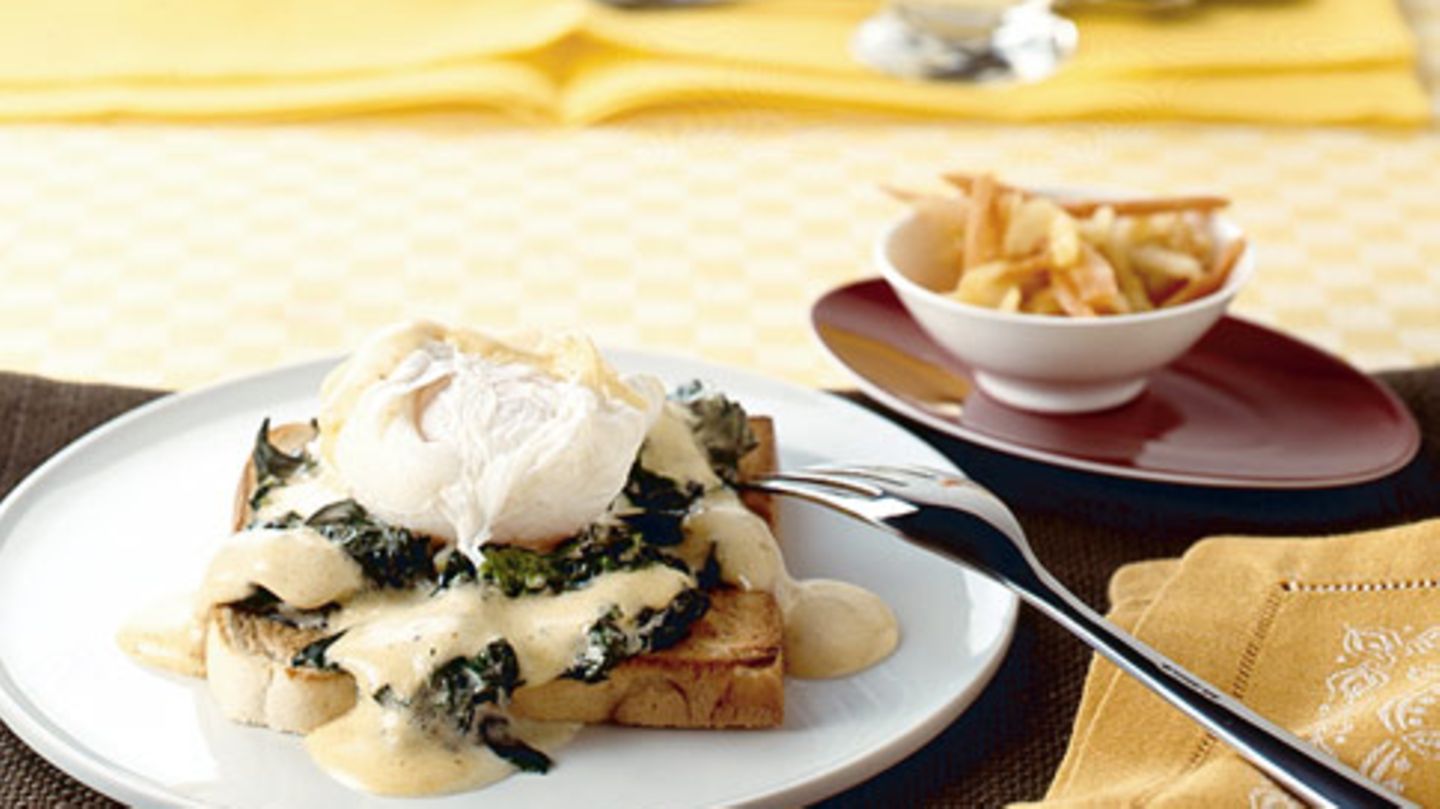 Toast mit pochiertem Ei und Möhrenrohkost Rezept