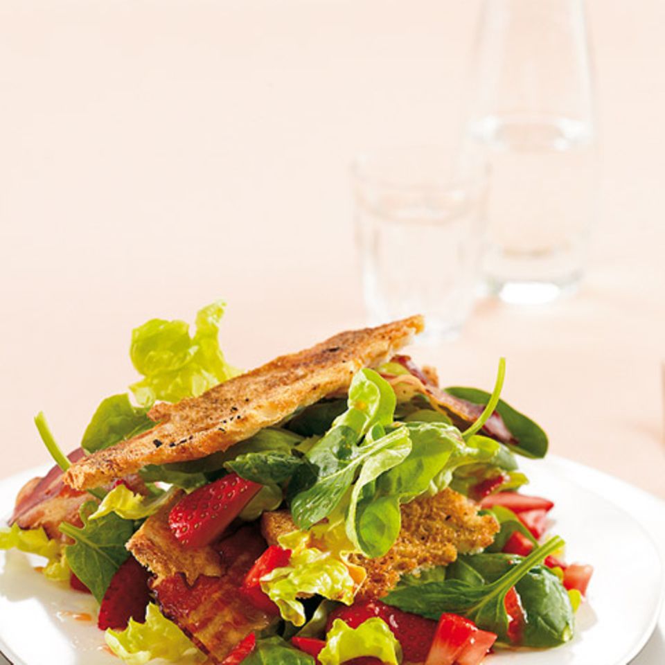 Salat mit Erdbeeren