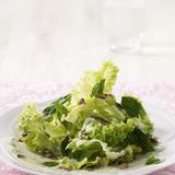 Salat mit Pesto-Dressing