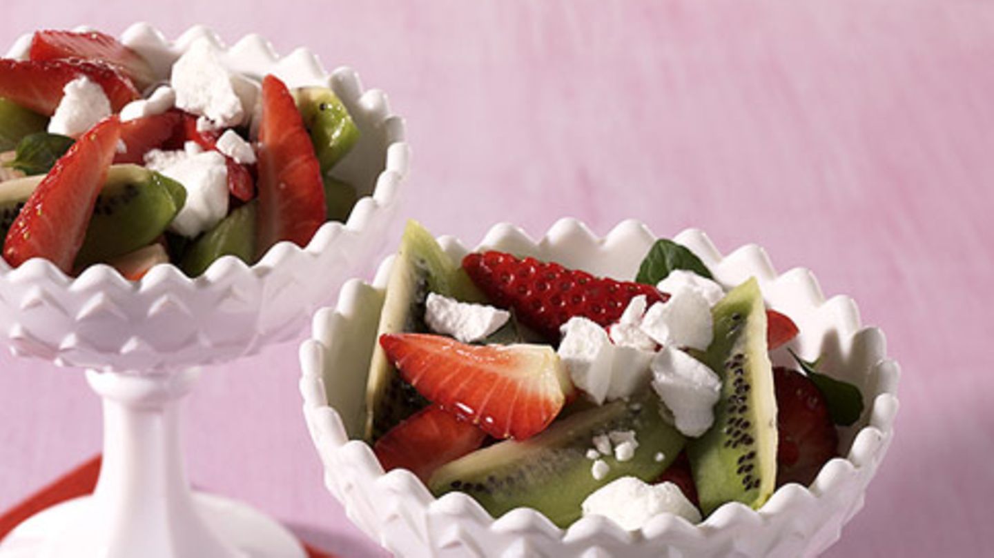 Erdbeer-Kiwi-Salat Rezept - [ESSEN UND TRINKEN]