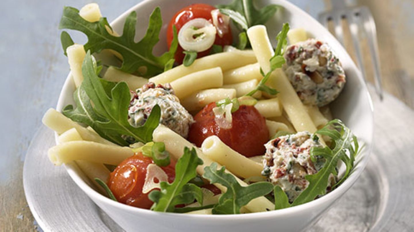 Mediterraner Nudelsalat Rezept