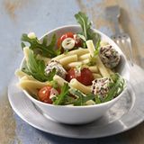 Mediterraner Nudelsalat