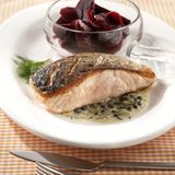 Lachs mit Kapern-Dill-Sauce