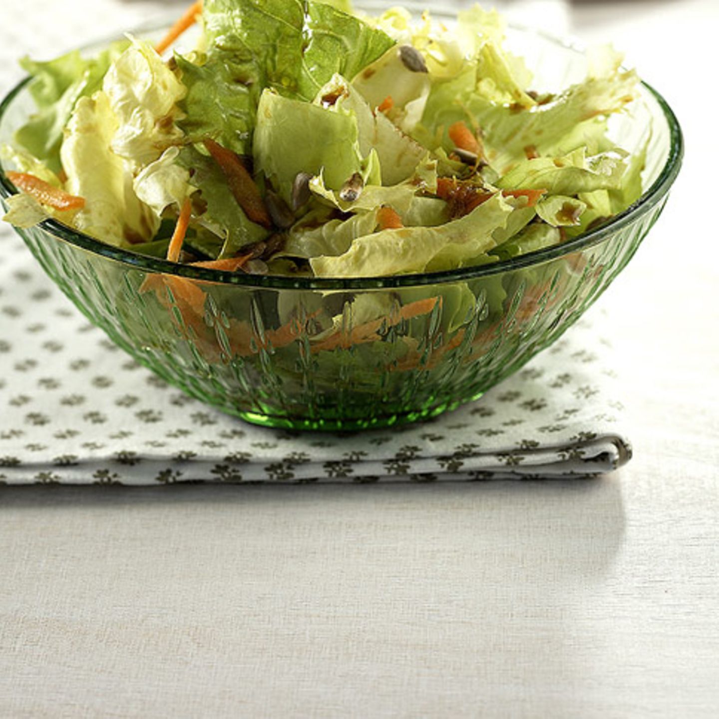 Salat mit Sirup-Dressing
