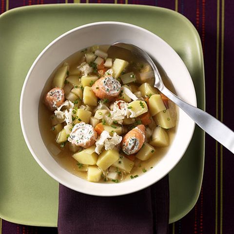 Kartoffelsuppe mit Lachsröllchen