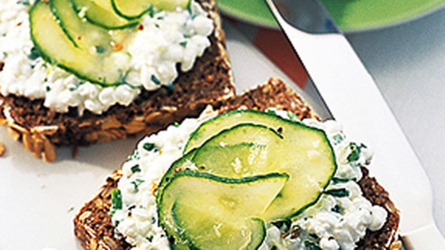 Vollkornbrot mit Kräuterfrischkäse Rezept