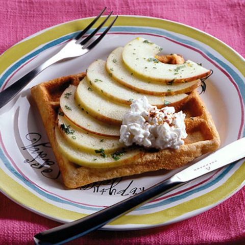 Apfelwaffeln mit Minzeäpfeln