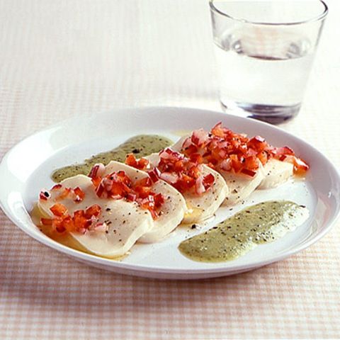 Mozzarella mit Paprikasalat