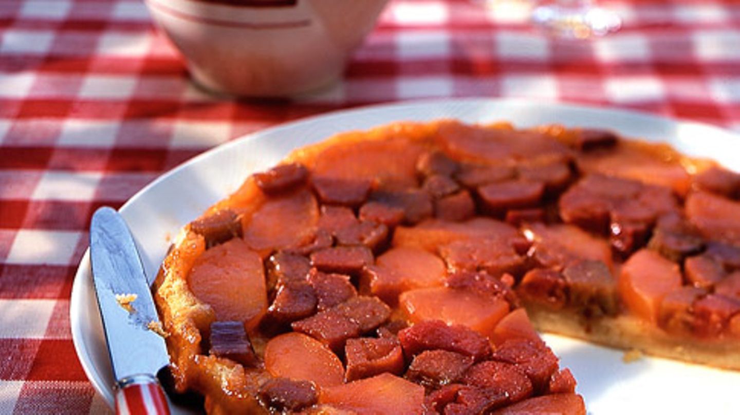 Tarte Tatin mit Rhabarber und Äpfeln Rezept - [ESSEN UND TRINKEN]