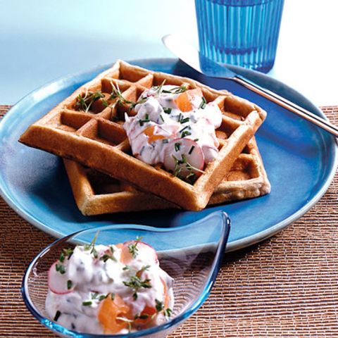 Haferflockenwaffeln mit Lachsquark