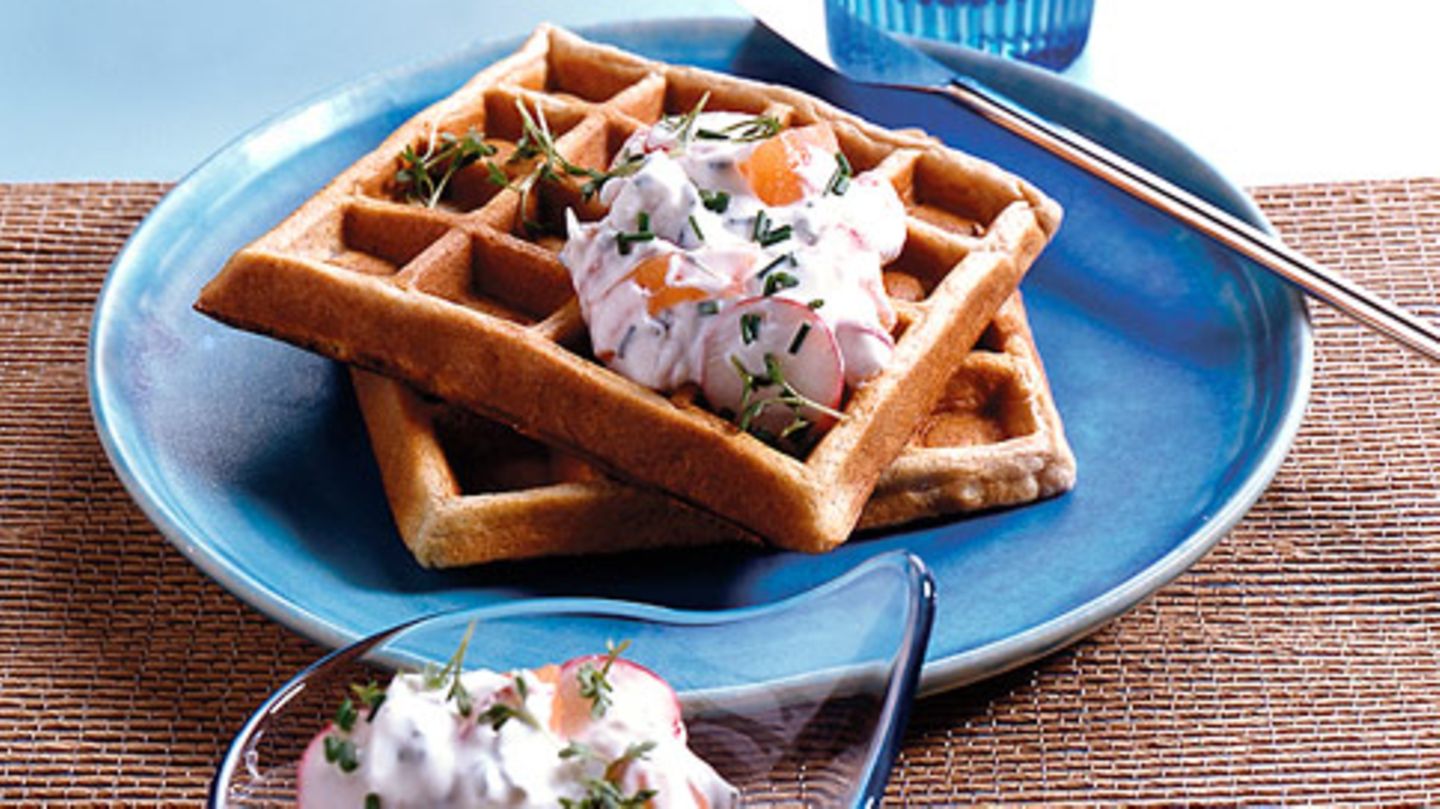 Haferflockenwaffeln mit Lachsquark Rezept - [ESSEN UND TRINKEN]