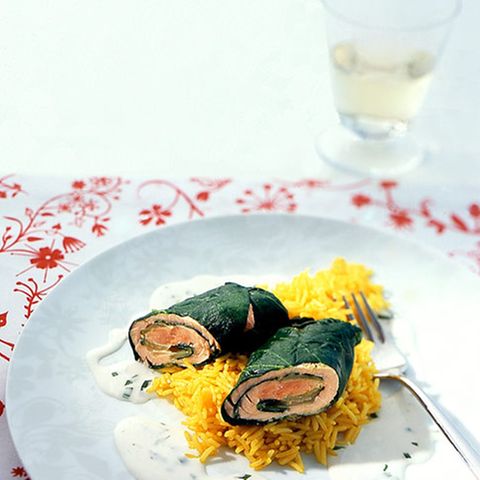 Lachs-Mangold-Rouladen mit Estragonsauce