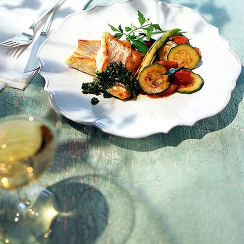 Lengfisch mit Salsa verde und Frühlingsgemüse