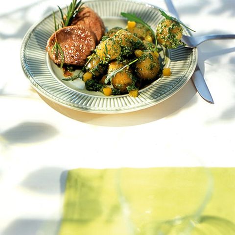 Grüner Kartoffelsalat mit Schweinefilets