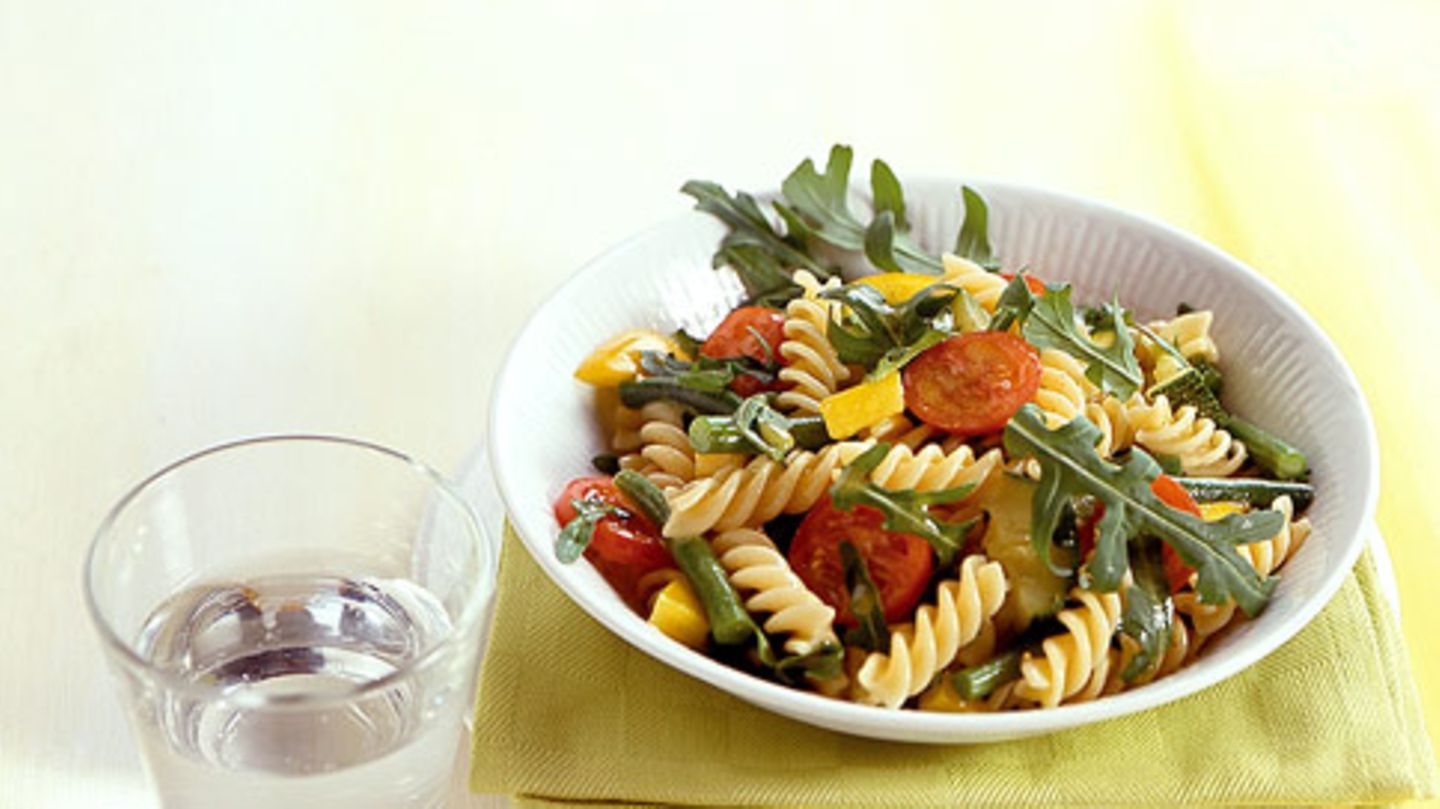 Nudelsalat mit grünen Bohnen und Rauke Rezept