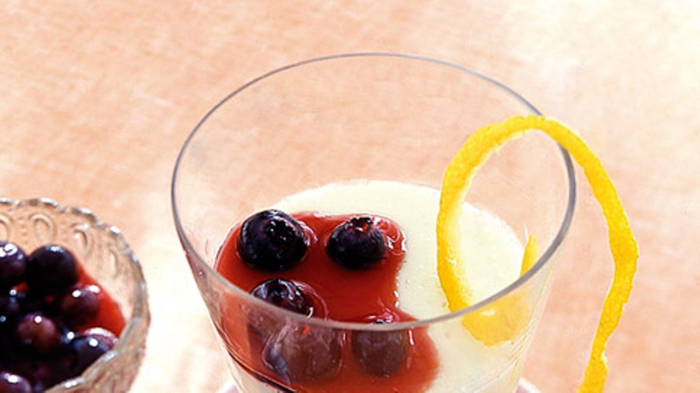 Panna cotta mit Blaubeeren Rezept - [ESSEN UND TRINKEN]