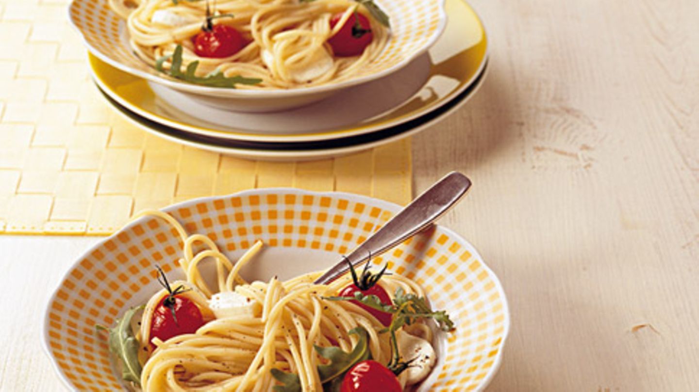 Spaghettisalat mit Mozzarella Rezept