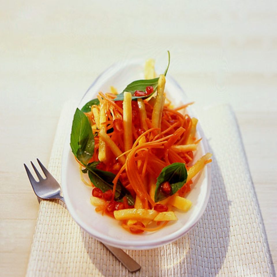 Ananas-Möhren-Salat mit Granatapfel