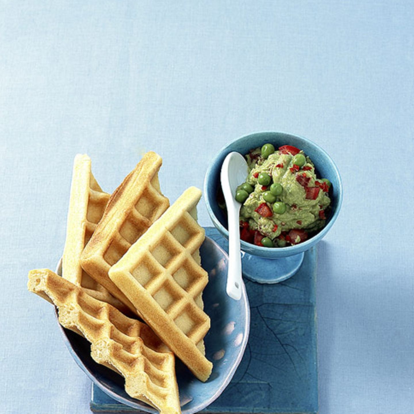 Mexikanische Waffeln mit Erbsenguacamole