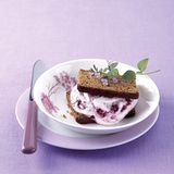 Honigkuchensandwich mit Preiselbeerquark