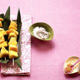 Obstspieße mit Chilisalz und -zucker