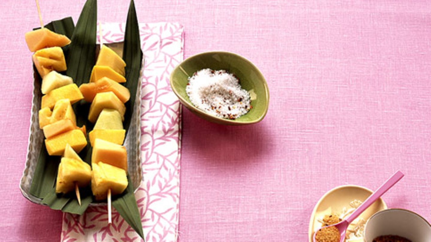 Obstspieße mit Chilisalz und -zucker Rezept