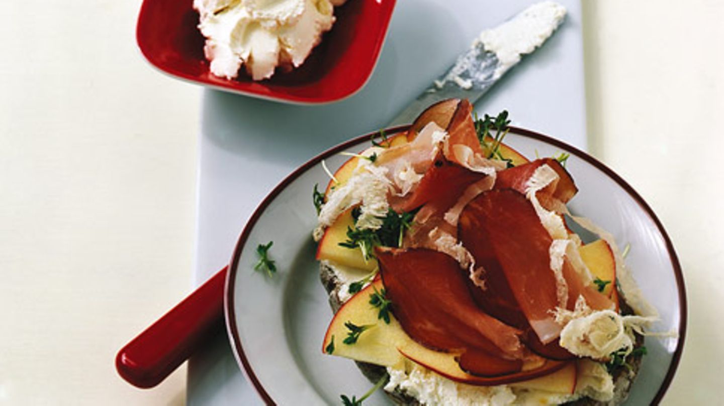 Vinschgauer mit Apfel und Speck Rezept