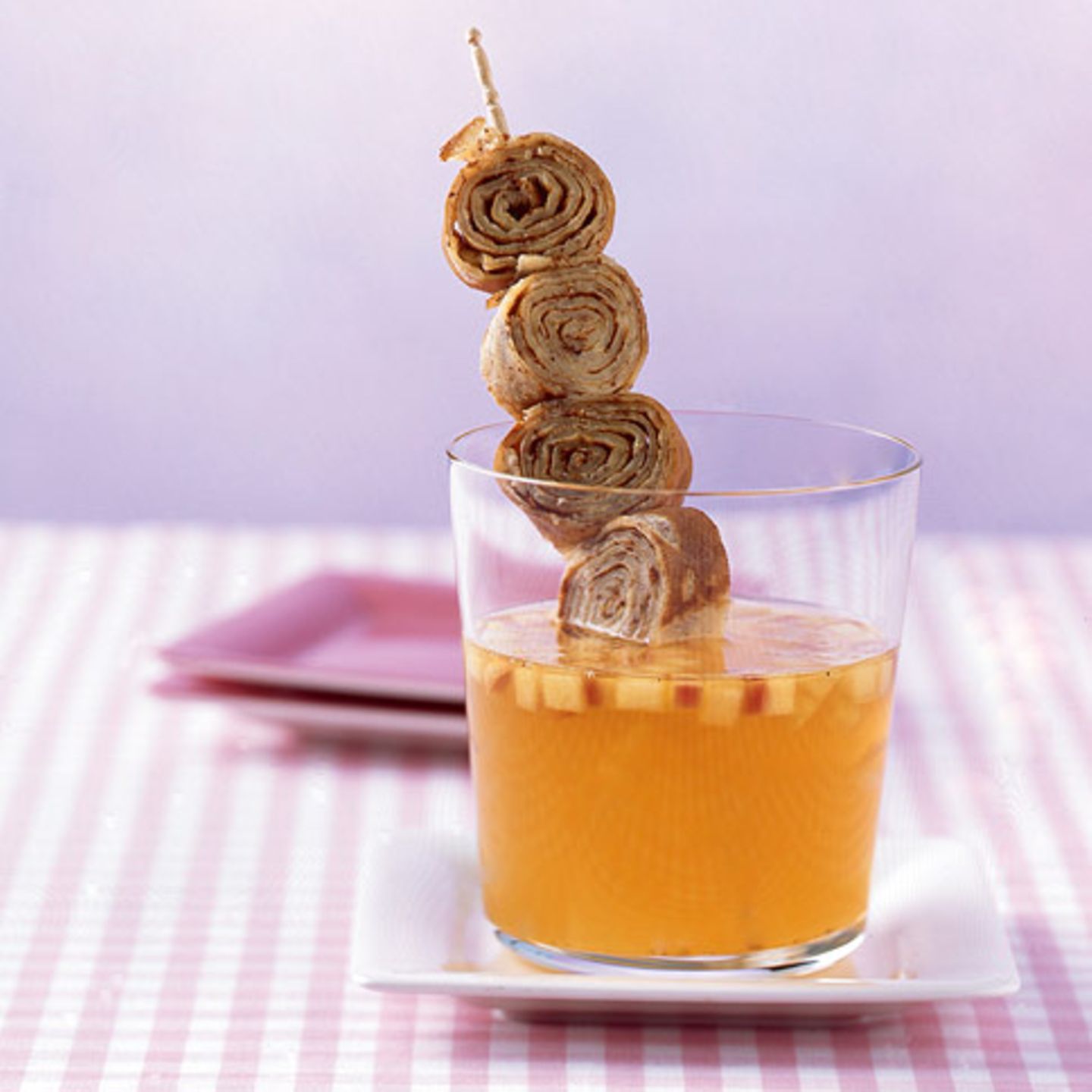 Apfelsuppe mit Mandelpfannkuchen