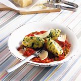 Grießnocken mit Tomatensauce
