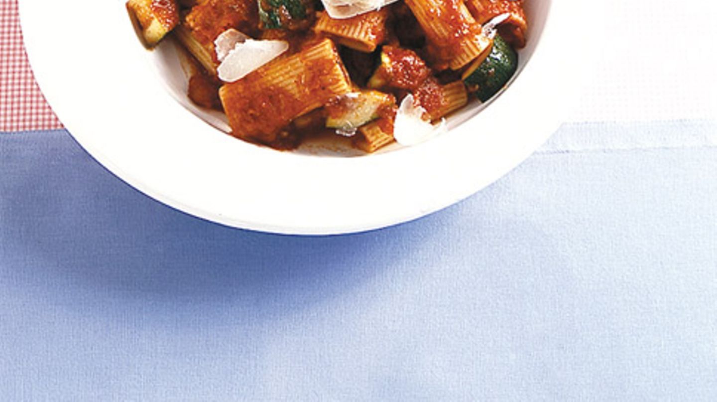 Rigatoni mit Tomatensauce Rezept