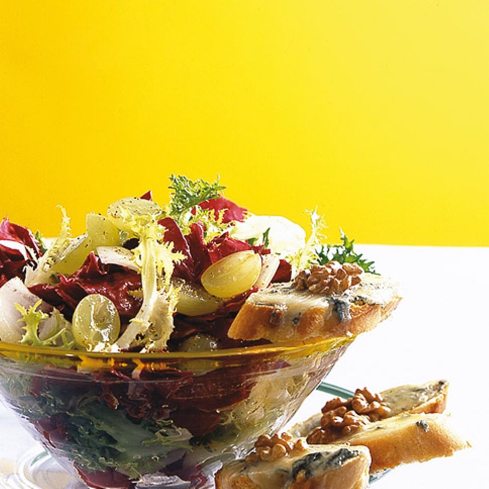Wintersalat mit Nuss-Crostini