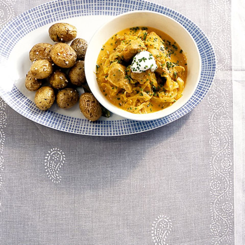 Schweinegulasch mit Spitzkohl