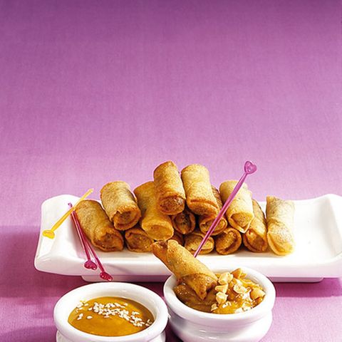 Frühlingsrollen mit zwei Saucen