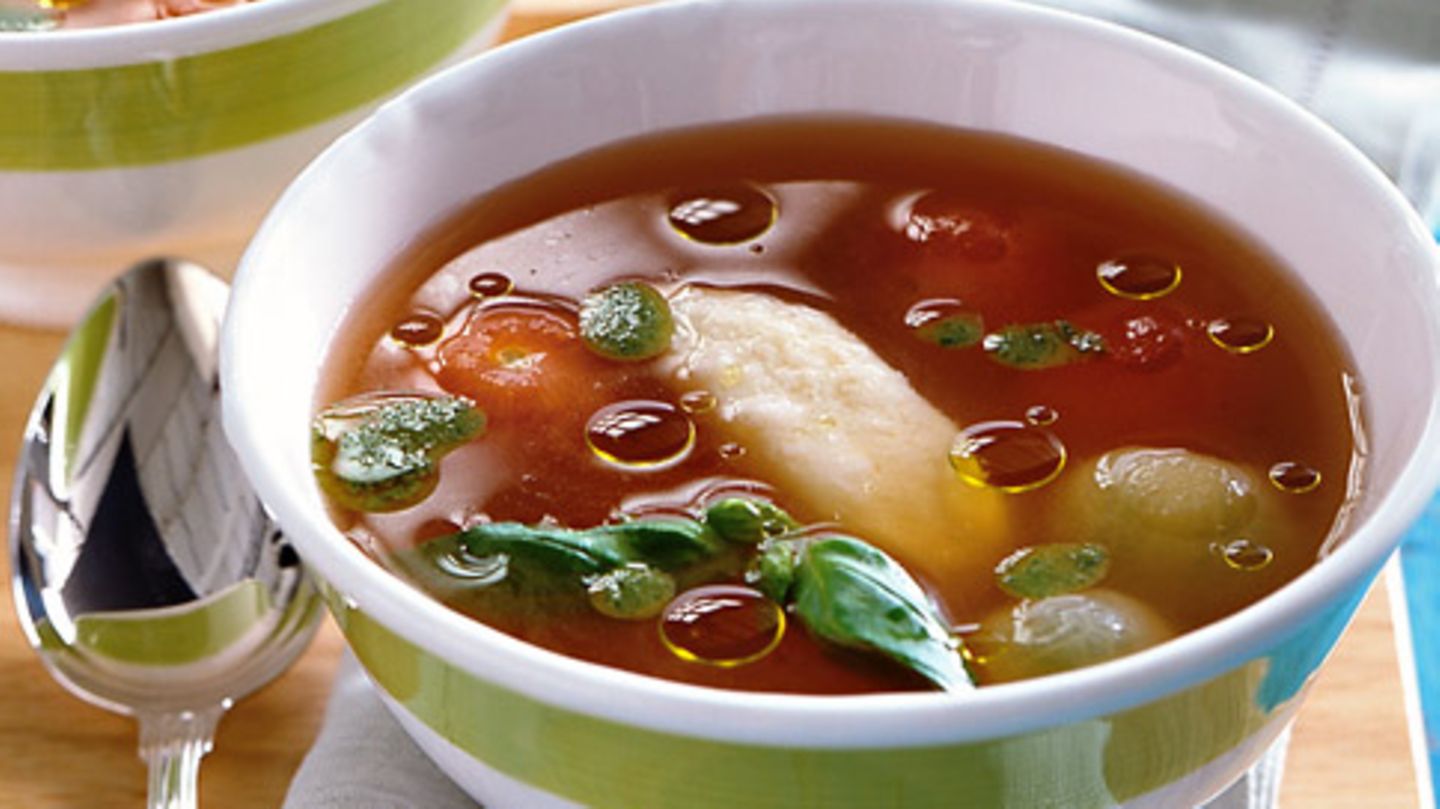 Kalte Tomatenessenz mit Grießnocken Rezept - [ESSEN UND TRINKEN]