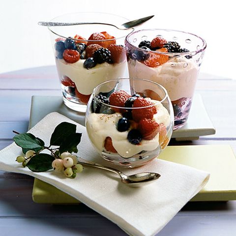 Marinierte Beeren mit Weißwein-Sabayon