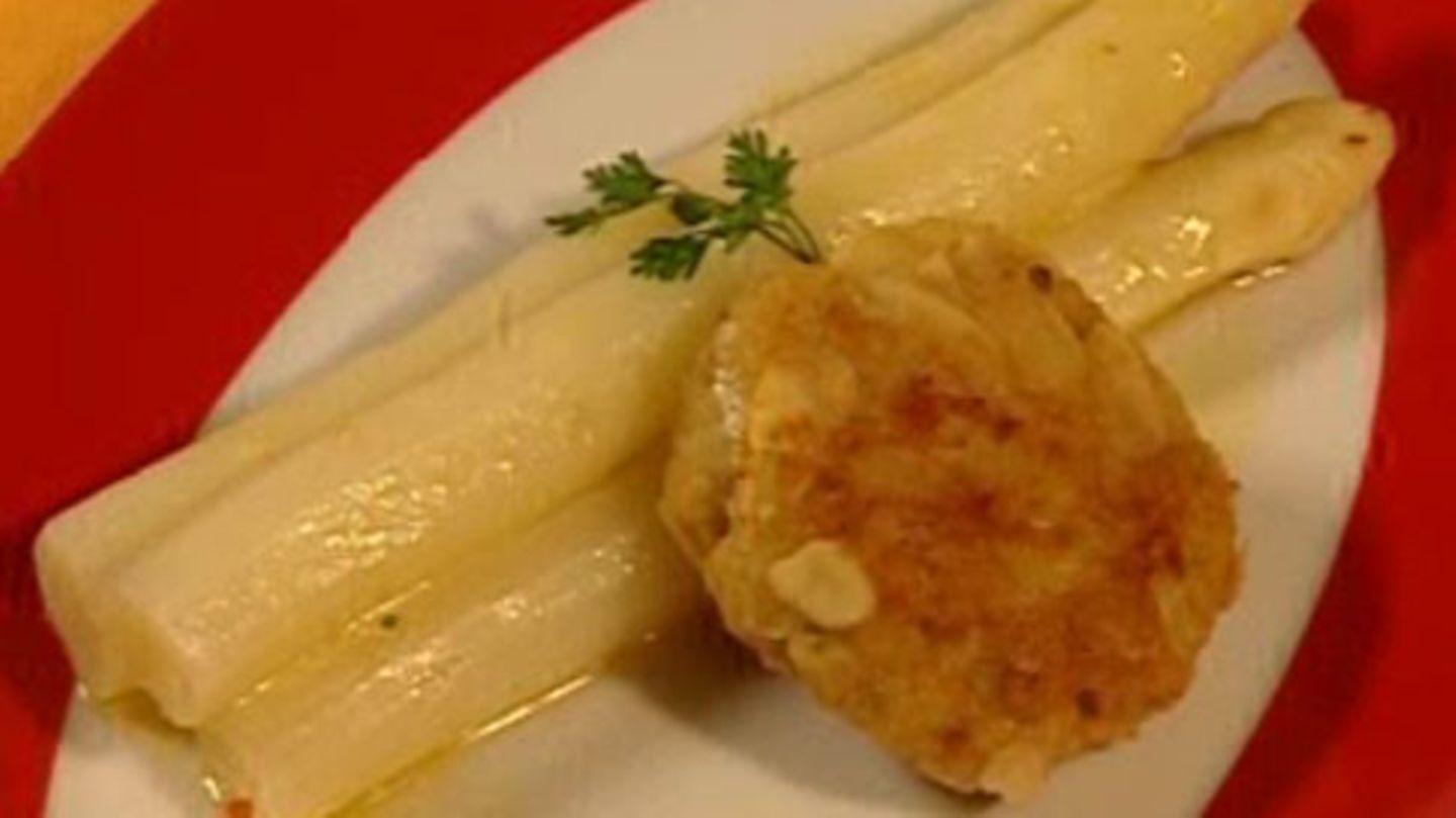 Forellen-Frikadellen mit Spargel und brauner Butter Rezept - [ESSEN UND ...