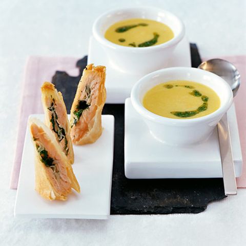 Maissuppe mit Lachs- Frühlingsröllchen